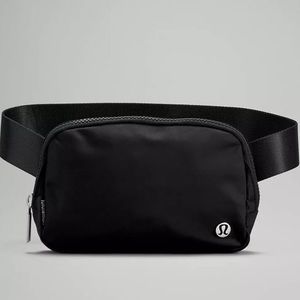 NWT Lululemon Everywhere Belt Bag - Black